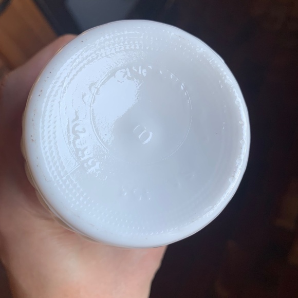 Vintage E.O. Brody Milk Glass Vase – Ribbed Swirl Pattern, USA 153 - Picture 10 of 10